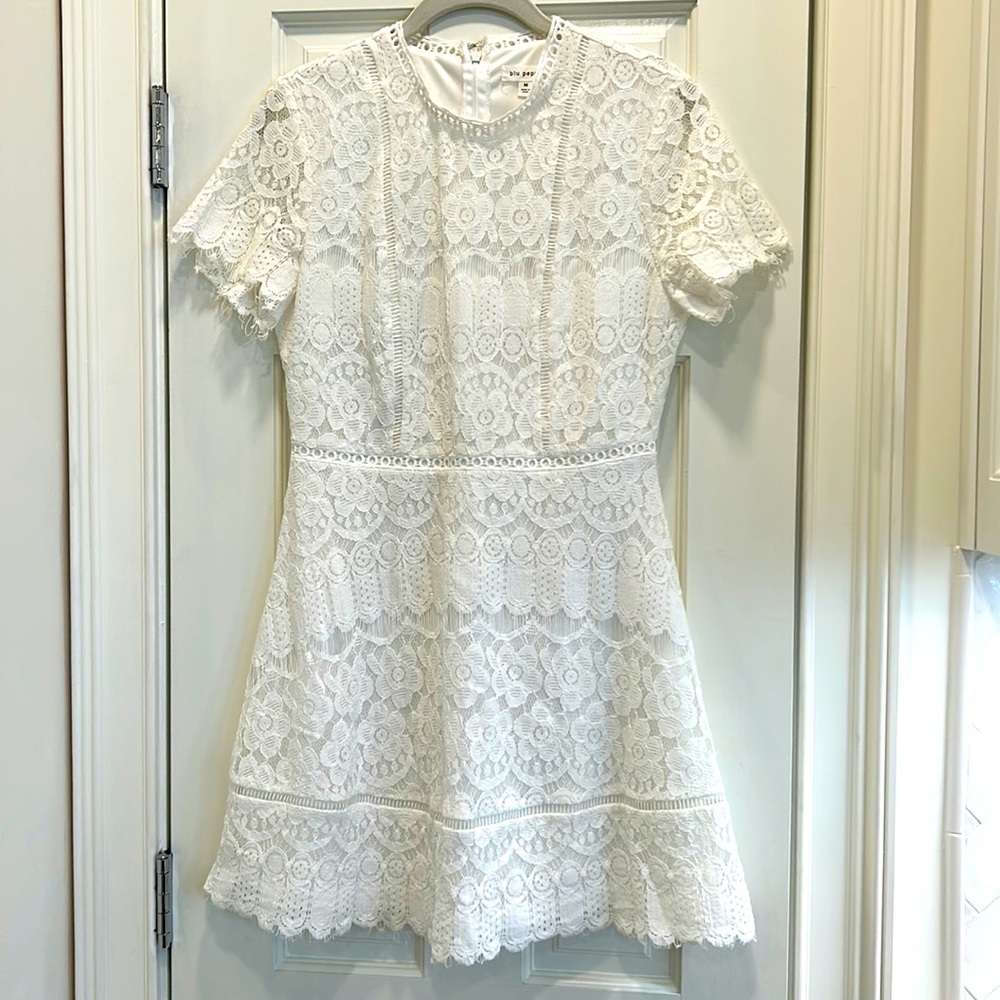 Blu pepper White Lace Overlay over White Lining Junior Mini Dress sz.M
